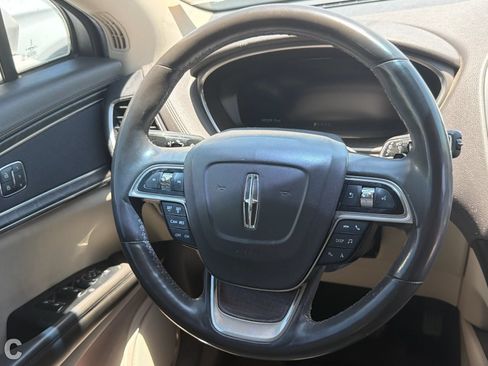 Used 2019 Lincoln Nautilus Select FWD image 10