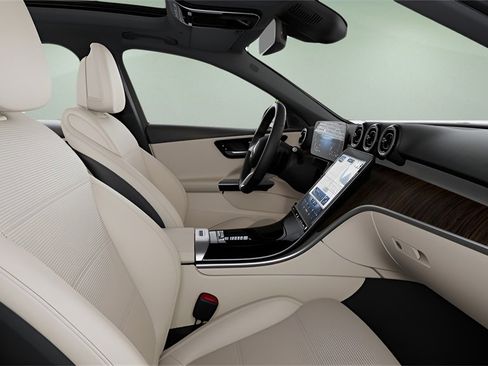 Used 2025 Mercedes-Benz C 300 Sedan image 39