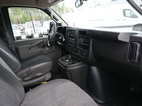 Used 2024 GMC Savana 2500 w/ Driver Convenience Package image 18