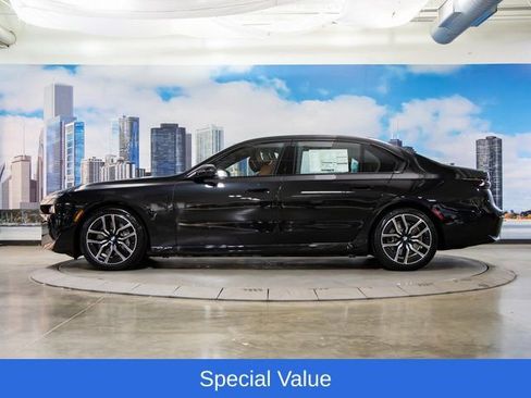 Used 2025 BMW 750e xDrive w/ Premium Package AWD/4WD image 6