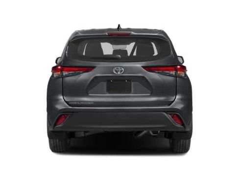 Used 2023 Toyota Highlander LE FWD image 8
