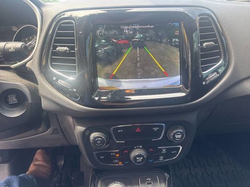 Used 2017 Jeep Compass Limited w/ Navigation Group AWD/4WD image 12