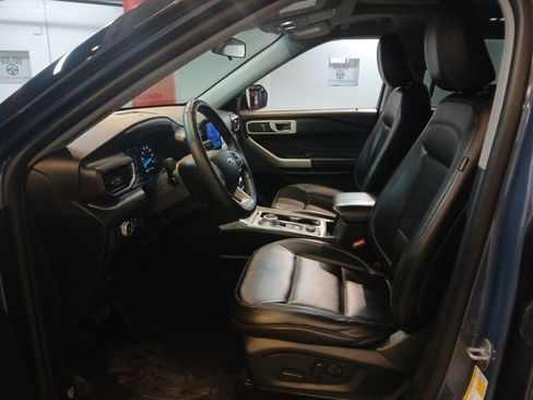 Used 2021 Ford Explorer XLT w/ Equipment Group 202A image 16