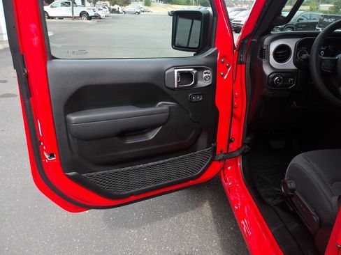 New 2025 Jeep Gladiator Sport image 11