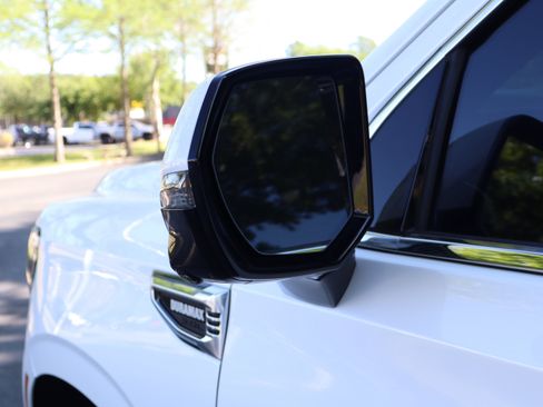 Used 2025 GMC Yukon Denali w/ Denali Reserve Package image 17