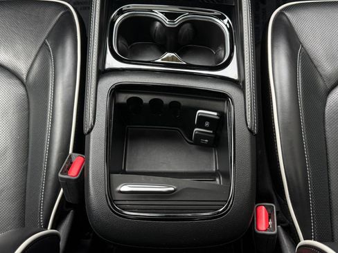 Used 2025 Chrysler Pacifica Limited FWD image 45