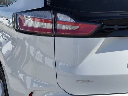 Certified 2024 Ford Edge SEL image 7