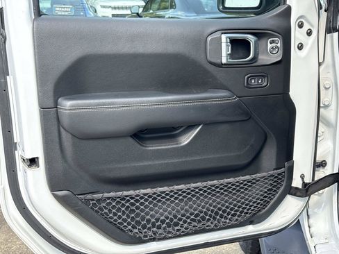 Used 2020 Jeep Wrangler Unlimited Sahara AWD/4WD image 17