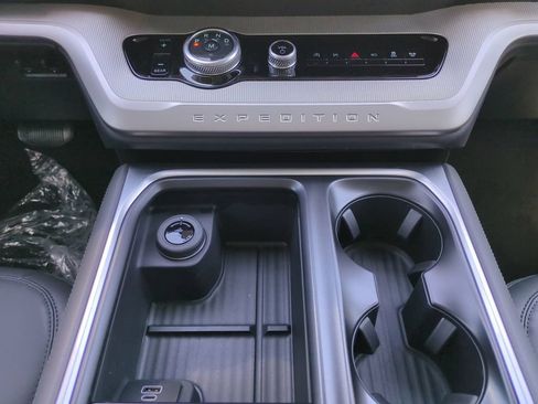 New 2026 Ford Expedition Active RWD image 19