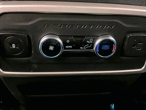 Used 2024 Ford Expedition Max XLT image 33