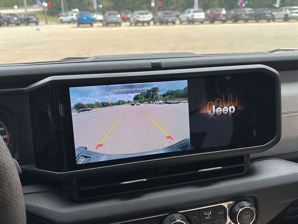 Used 2024 Jeep Gladiator Sport AWD/4WD image 10