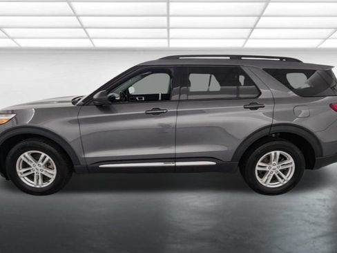 Used 2023 Ford Explorer XLT w/ Equipment Group 202A AWD/4WD image 4