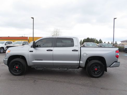 Used 2016 Toyota Tundra Limited w/ Limited Premium Package AWD/4WD image 4