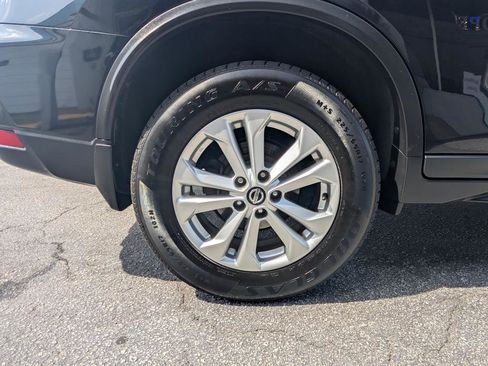 Used 2018 Nissan Rogue S w/ S Value Package AWD/4WD image 15