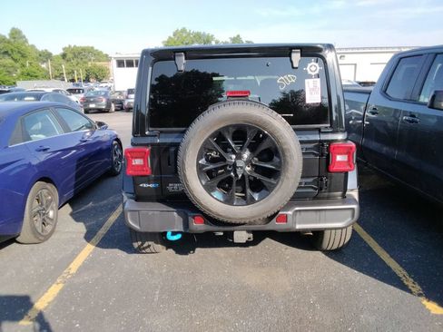 Used 2023 Jeep Wrangler Unlimited Sahara w/ Cold Weather Group AWD/4WD image 7