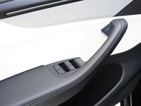 Used 2026 Tesla Model Y 2WD image 32