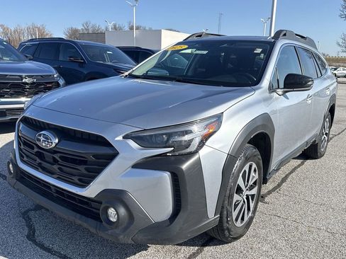 Used 2025 Subaru Outback Premium AWD/4WD image 1
