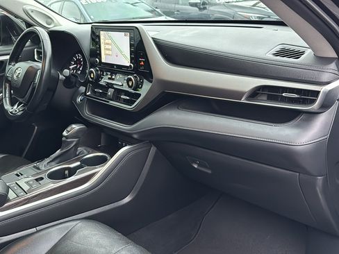 Used 2020 Toyota Highlander Limited FWD image 26
