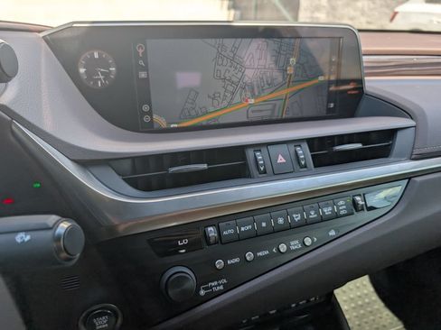 Used 2020 Lexus ES 350 Ultra Luxury w/ Accessory Package 2 FWD image 10