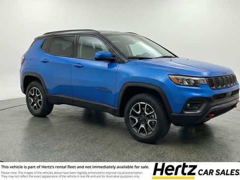 Used 2025 Jeep Compass Trailhawk image 1