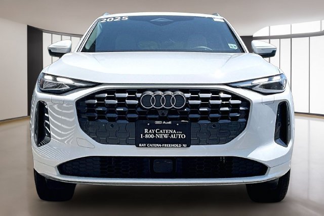 Used 2025 Audi Q5 Premium w/ Convenience Package AWD/4WD image 2