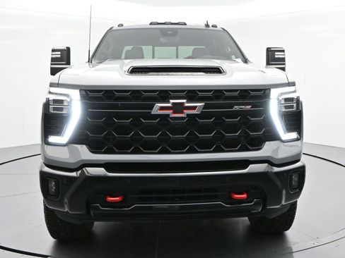 Used 2025 Chevrolet Silverado 2500 ZR2 w/ Technology Package AWD/4WD image 6
