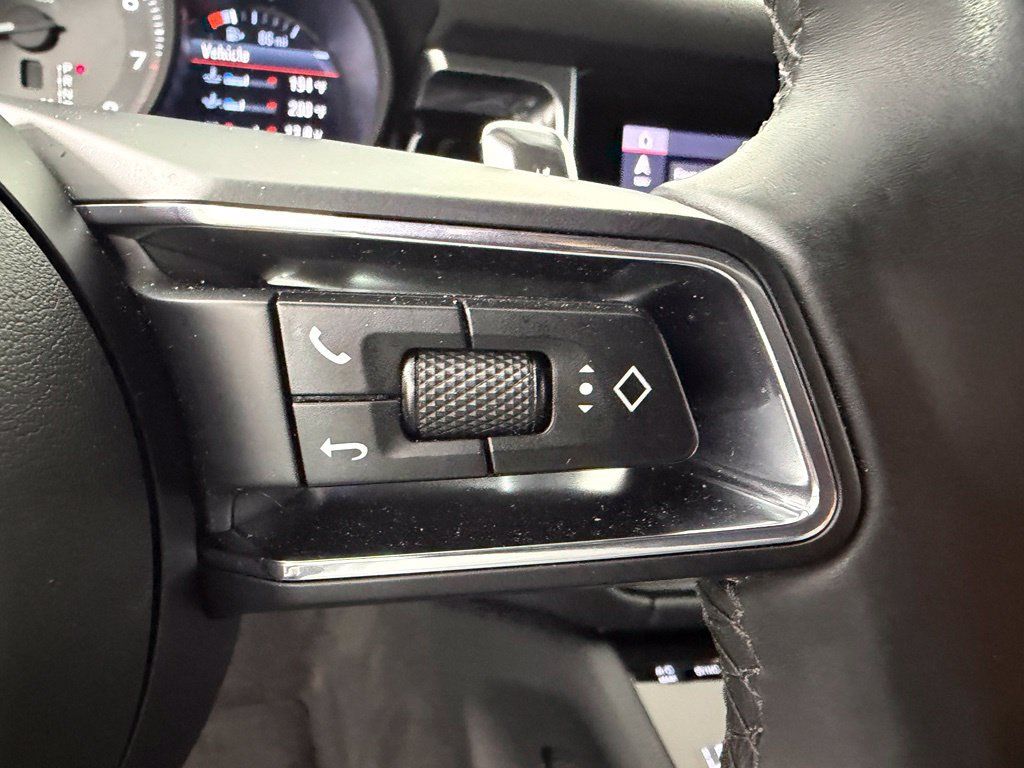 Certified 2023 Porsche Macan AWD/4WD image 26