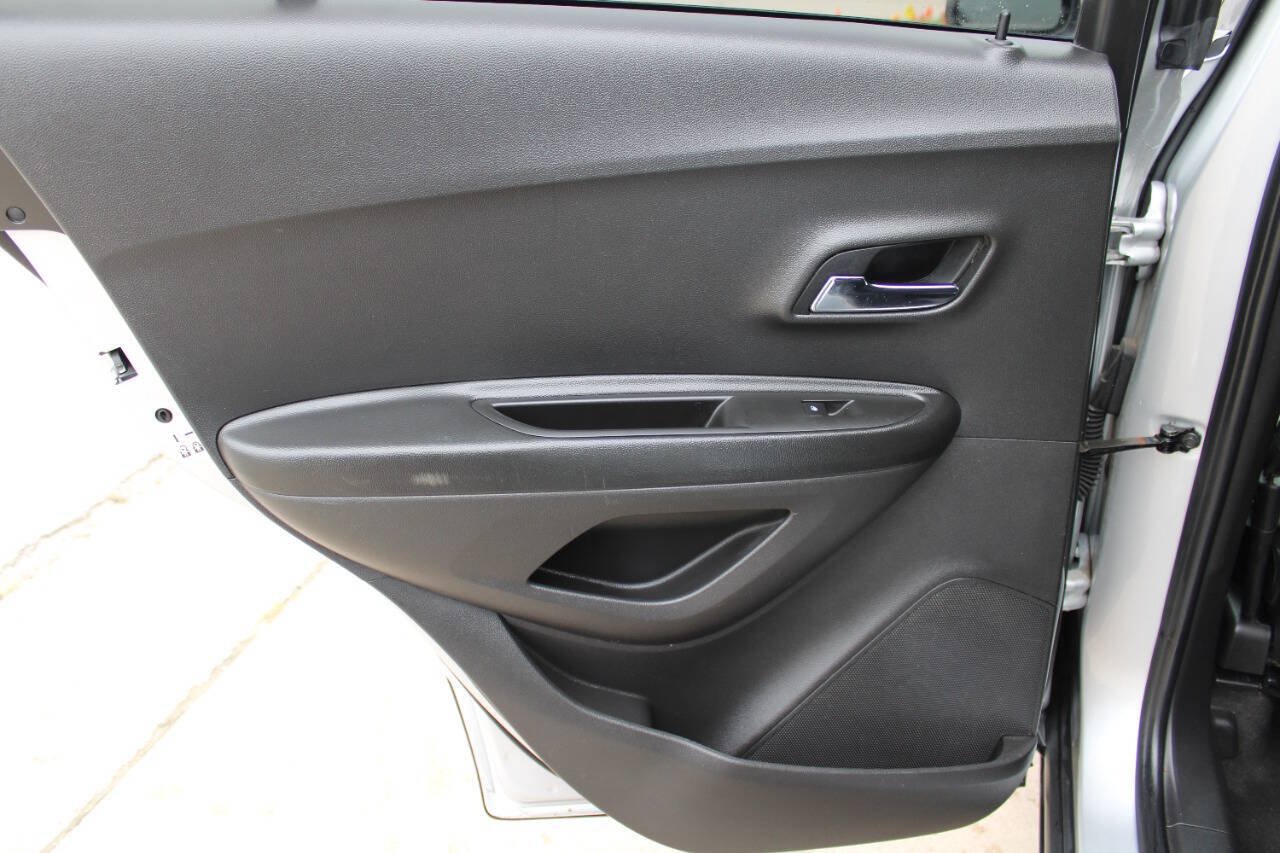 Used 2021 Chevrolet Trax LT AWD/4WD image 9