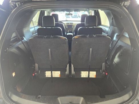Used 2018 Ford Explorer XLT w/ Equipment Group 202A image 13