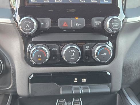 Used 2022 RAM 1500 Big Horn AWD/4WD image 14