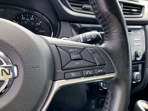 Used 2017 Nissan Rogue SV image 24