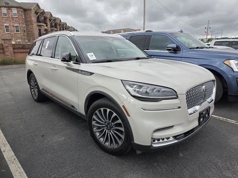 Used 2020 Lincoln Aviator Reserve w/ Elements Package Plus RWD image 3
