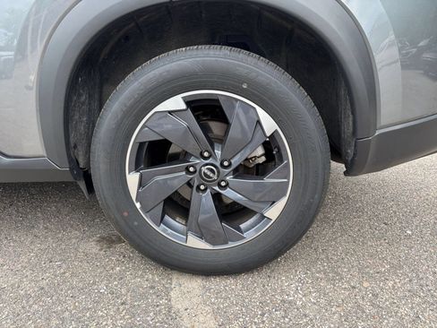 Used 2025 Nissan Rogue SV FWD image 31
