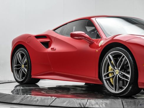 Used 2017 Ferrari 488 GTB RWD image 31