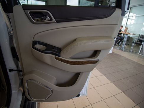 Used 2019 GMC Yukon Denali w/ Denali Ultimate Package image 11