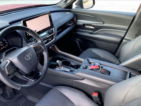 Used 2024 Toyota Grand Highlander AWD Hybrid image 16