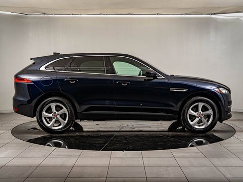 Used 2020 Jaguar F-PACE Premium image 11