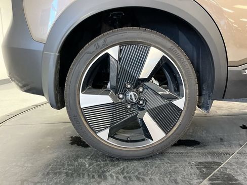 Used 2025 Nissan Kicks SR w/ SR Premium Package AWD/4WD image 10