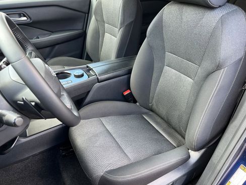 Used 2025 Nissan Rogue SV image 36