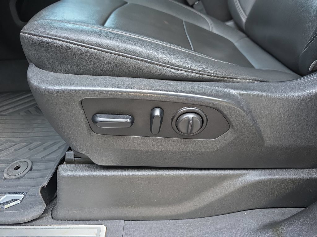 Used 2021 Chevrolet Silverado 1500 RST AWD/4WD image 12