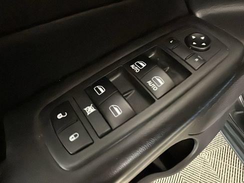 Used 2018 Jeep Grand Cherokee Laredo AWD/4WD image 12