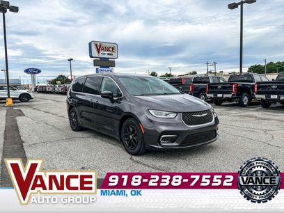 Used 2023 Chrysler Pacifica Touring-L