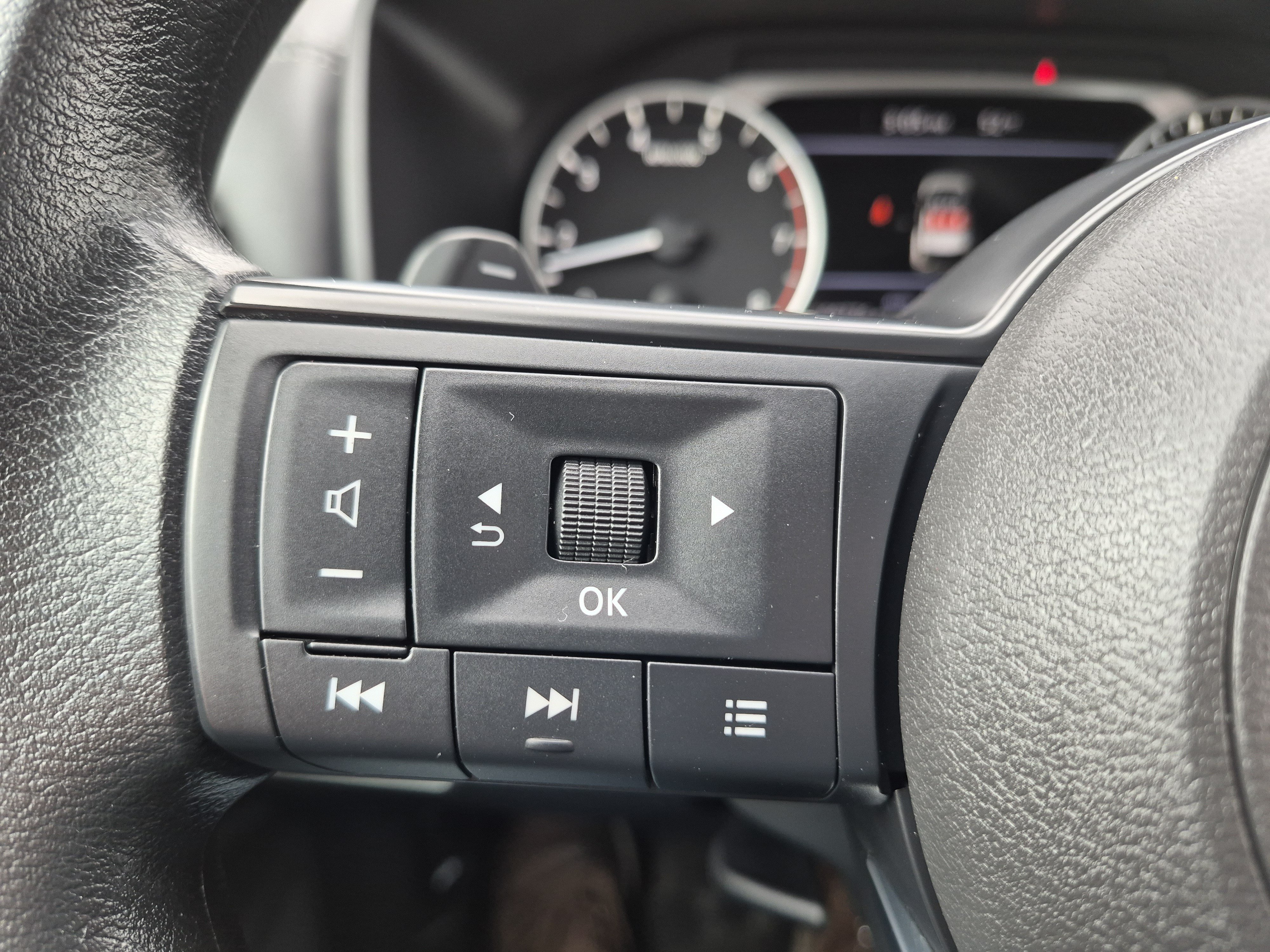 Used 2023 Nissan Rogue S AWD/4WD image 20