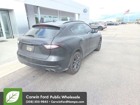 Used 2017 Maserati Levante S AWD/4WD image 7