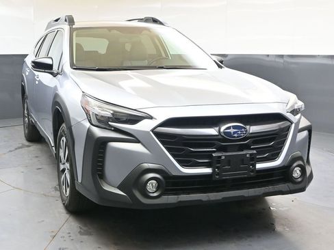 Certified 2025 Subaru Outback Premium AWD/4WD image 8
