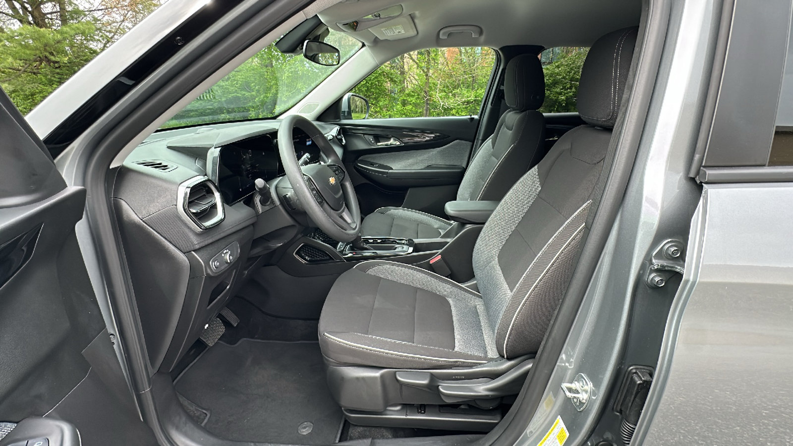 Used 2025 Chevrolet TrailBlazer LT AWD/4WD image 12