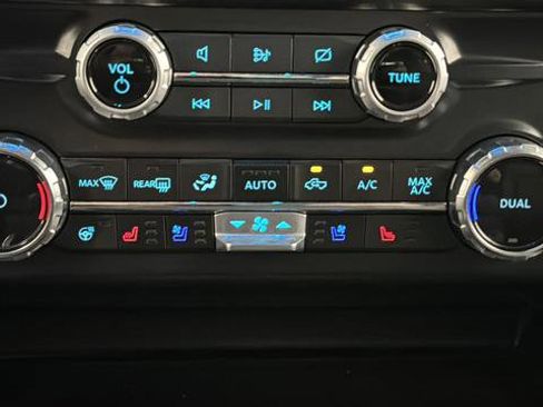 Used 2023 Ford F250 Lariat w/ Sport Appearance Package AWD/4WD image 17
