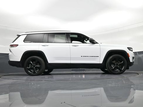 Used 2023 Jeep Grand Cherokee L Laredo RWD image 30