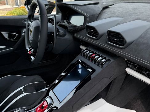 Used 2024 Lamborghini Huracan Tecnica RWD image 19