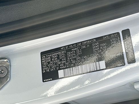 Used 2021 Volvo XC40 T4 R-Design image 38